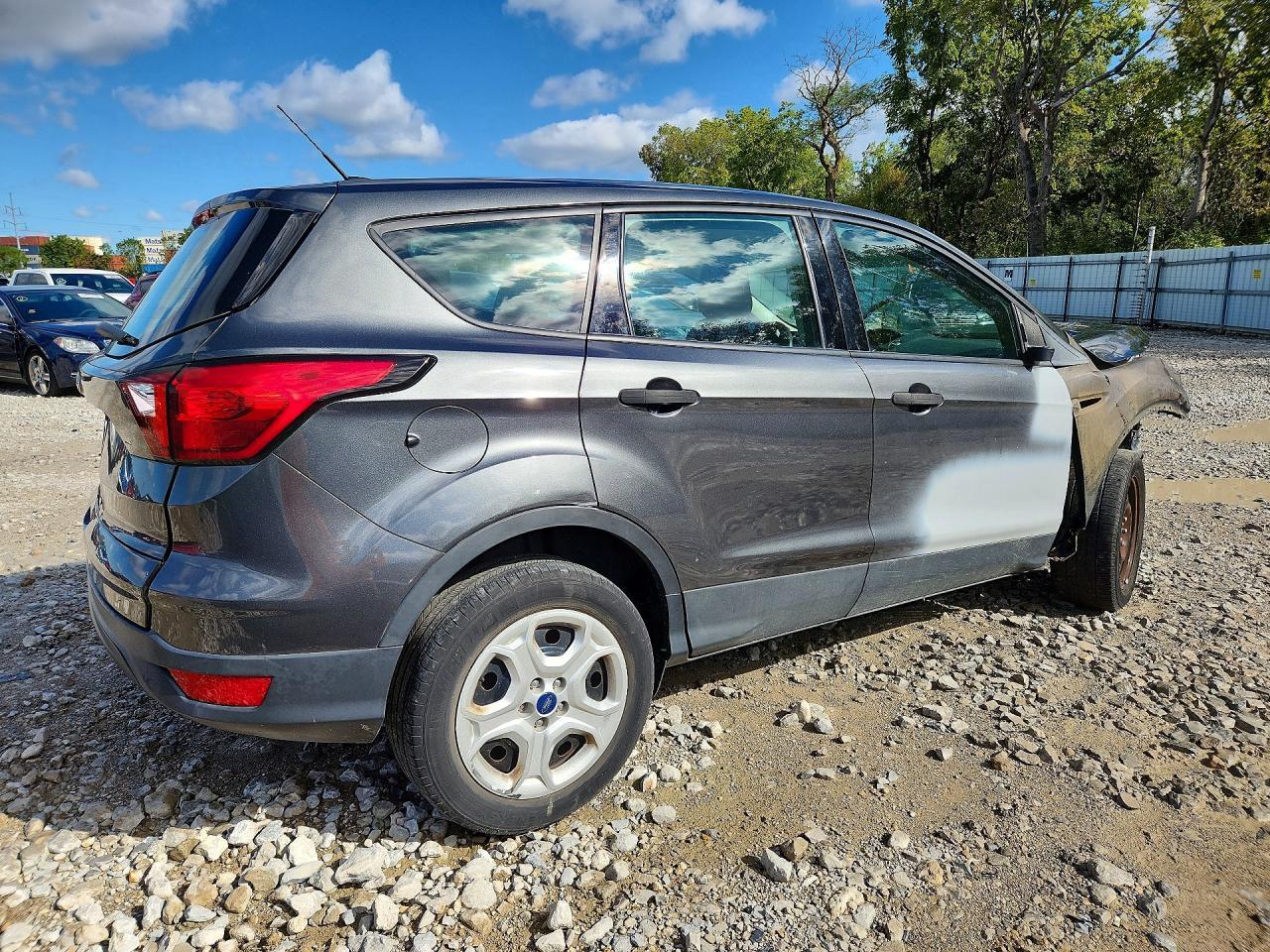 2019 Ford Escape S - Фото 3