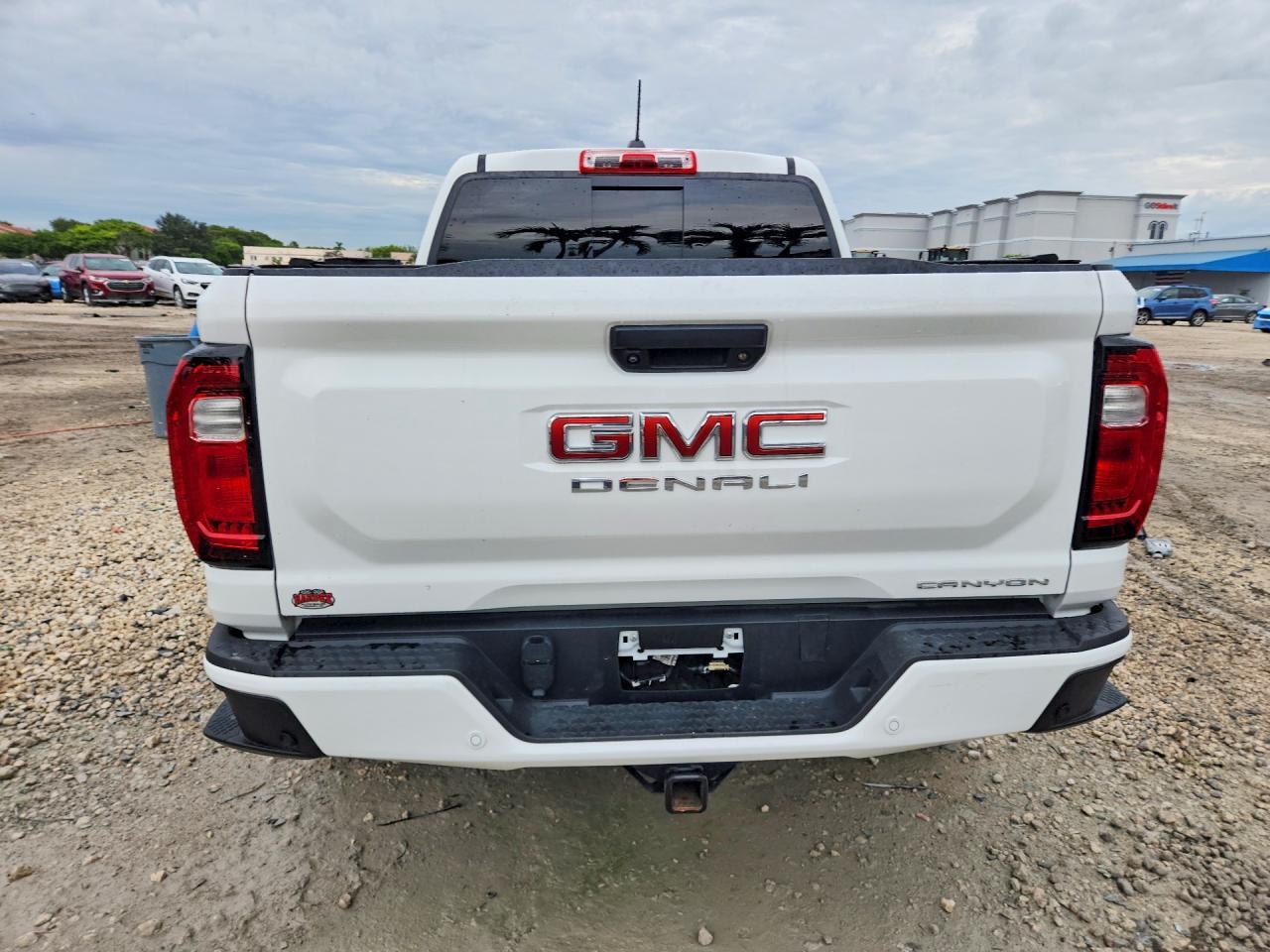 2023 GMC Canyon Denali - Image 6
