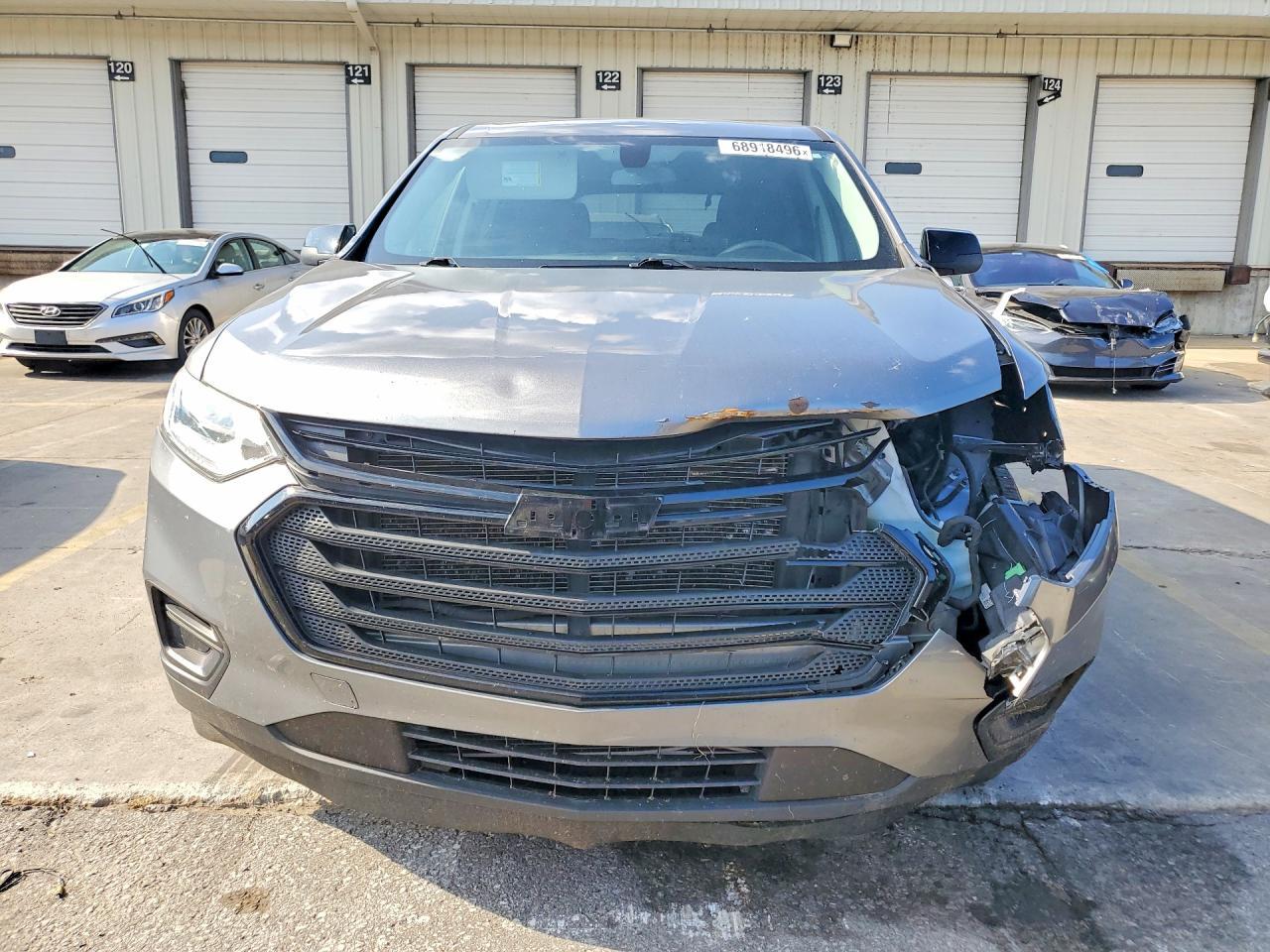 2021 Chevrolet Traverse Ls - Фото 5