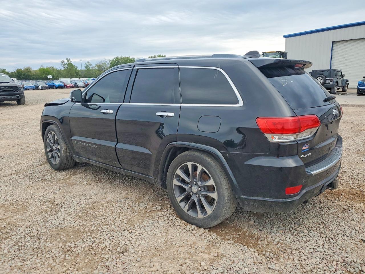 2017 Jeep Grand Cherokee Overland - Image 2