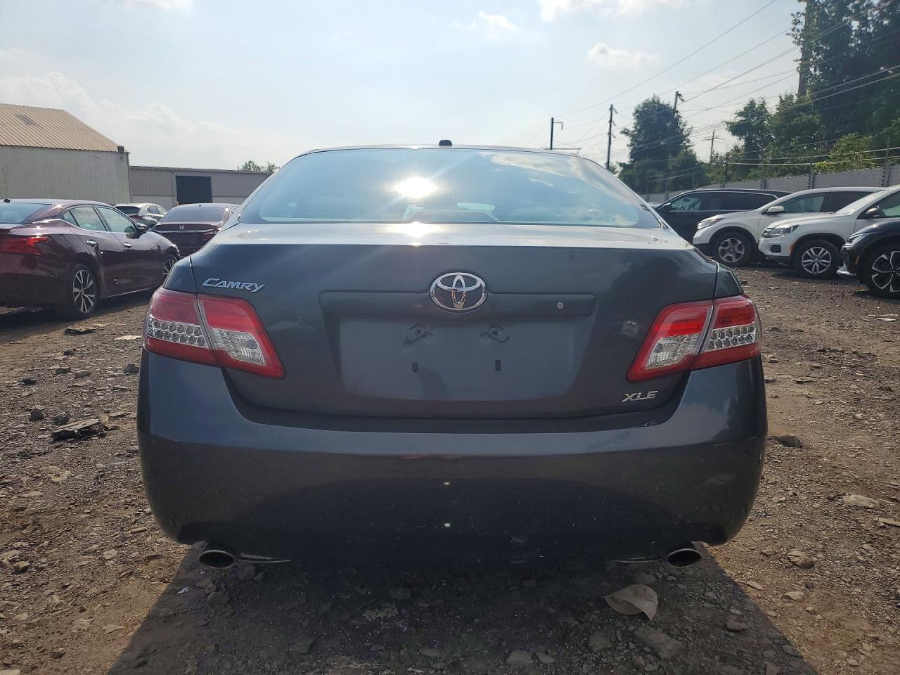 2011 Toyota Camry Le V6 - Image 6