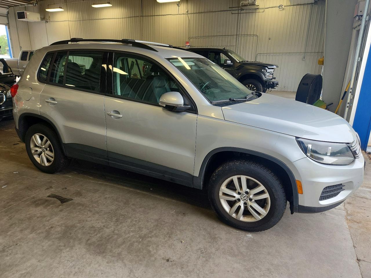 2016 Volkswagen Tiguan S - Image 4