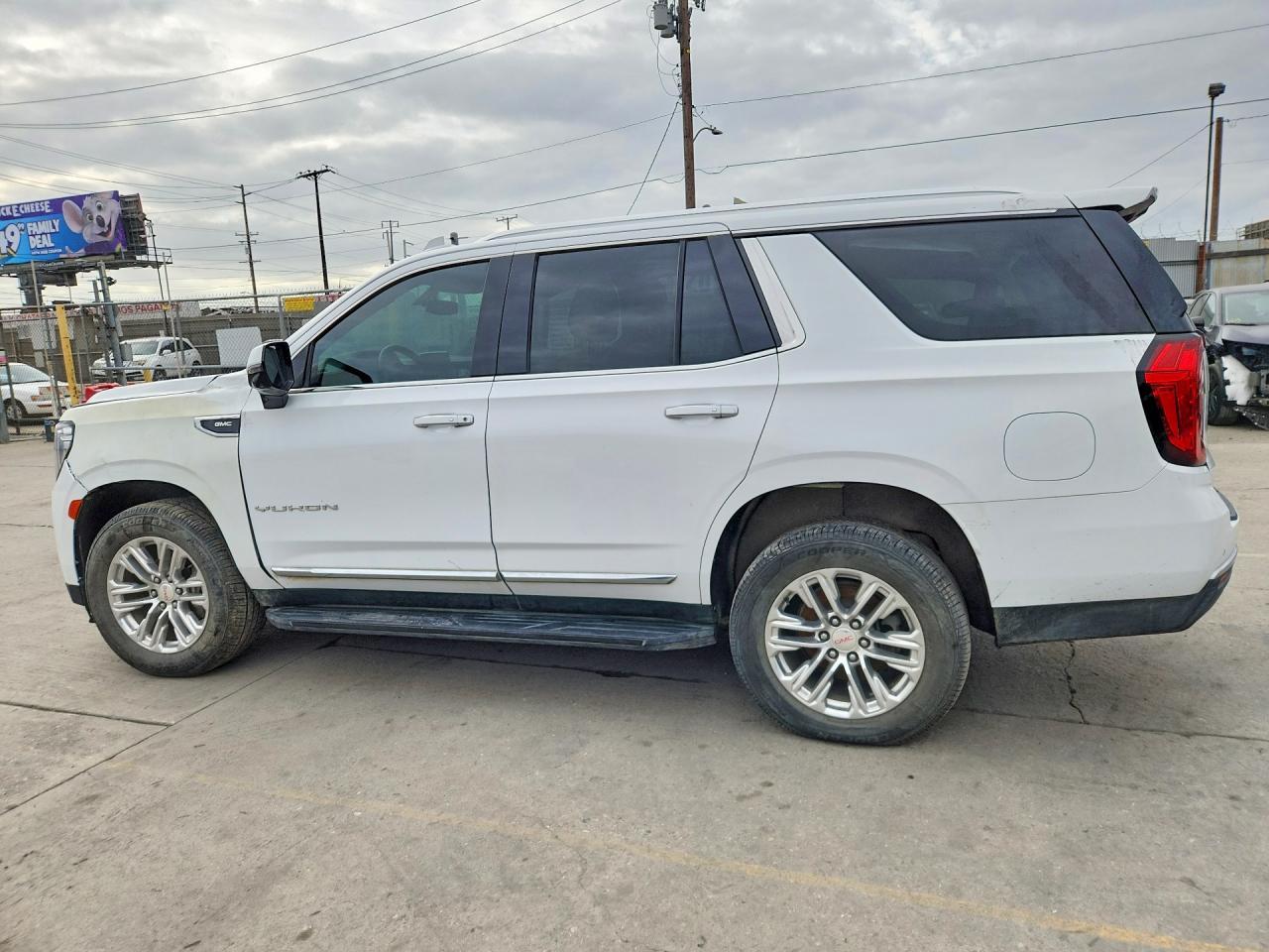 2021 GMC Yukon Slt - Image 2