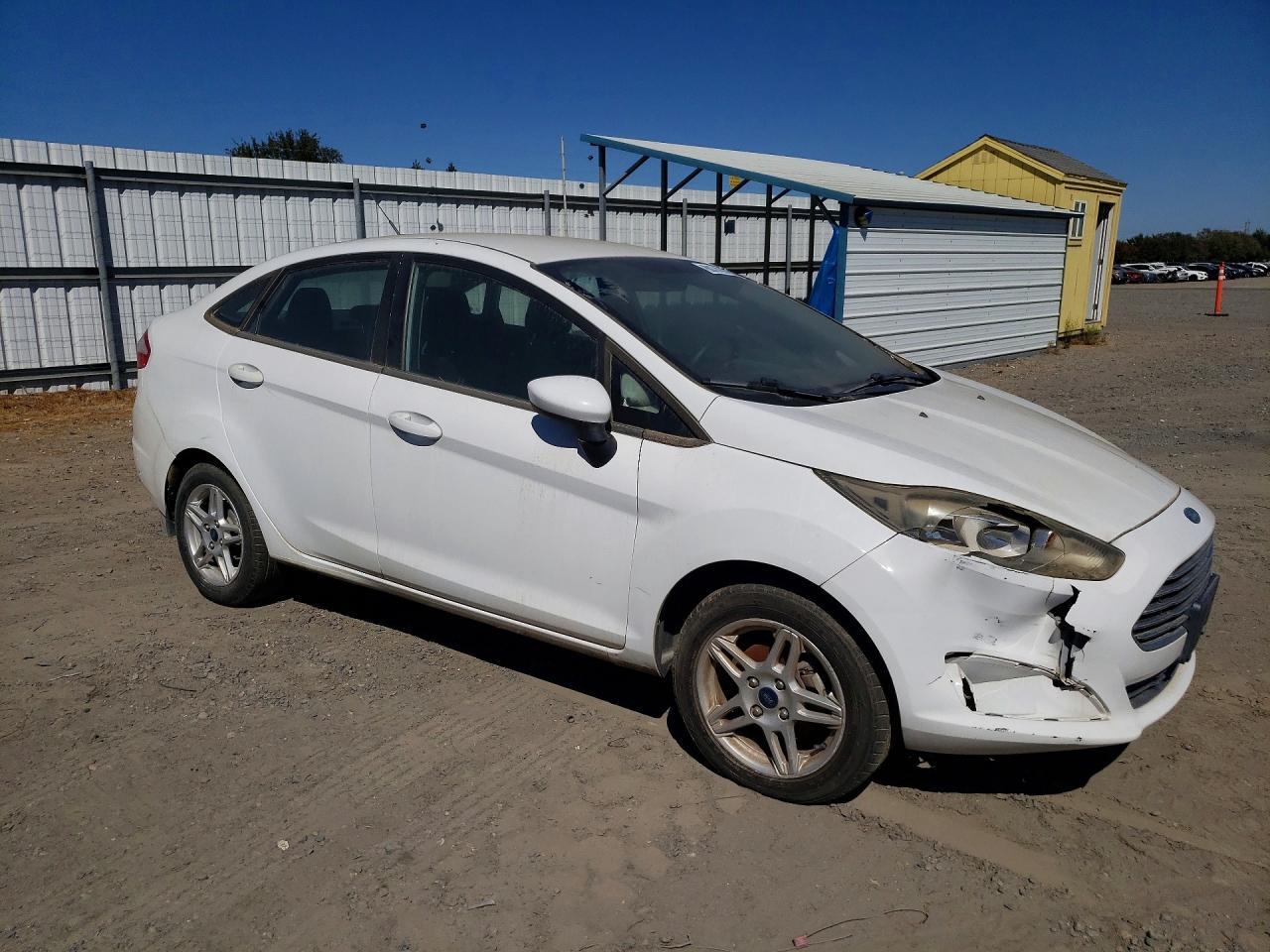 2017 Ford Fiesta Se - Фото 4