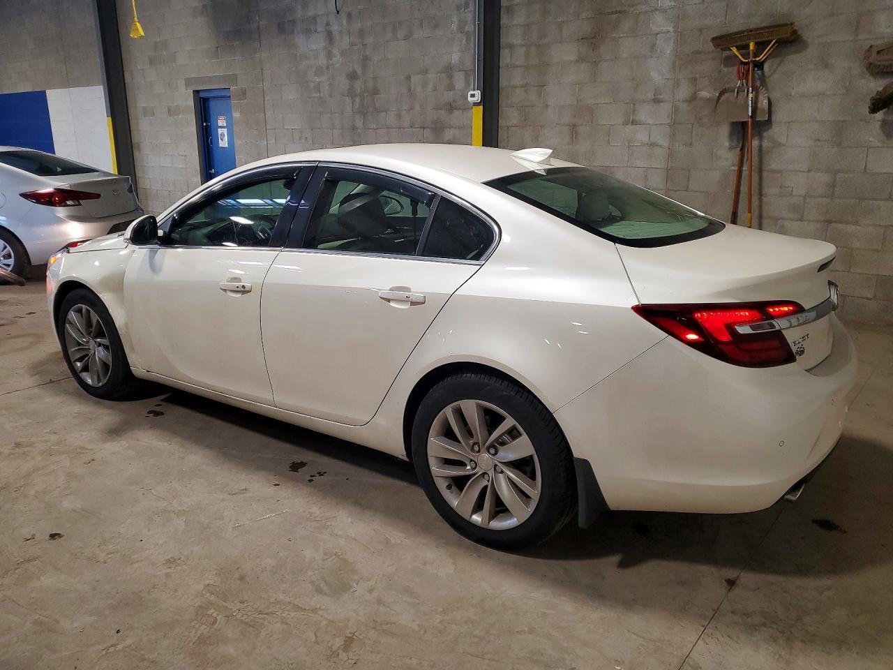 2015 Buick Regal Premium - Image 2
