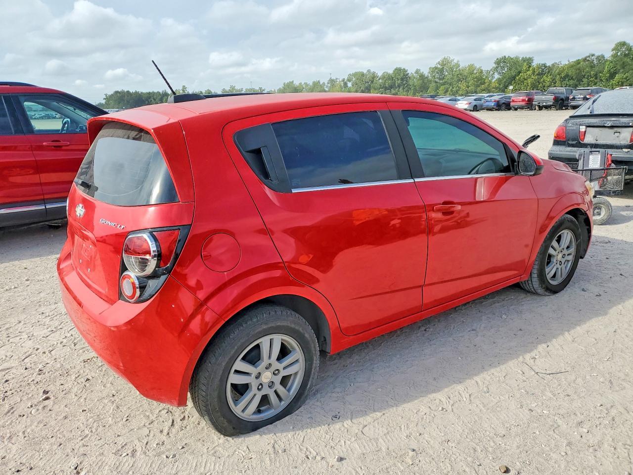 2016 Chevrolet Sonic Lt - Image 3
