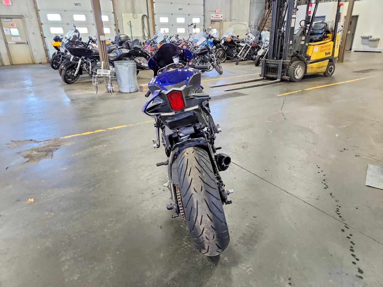 2019 Yamaha Yzfr1 - Фото 4