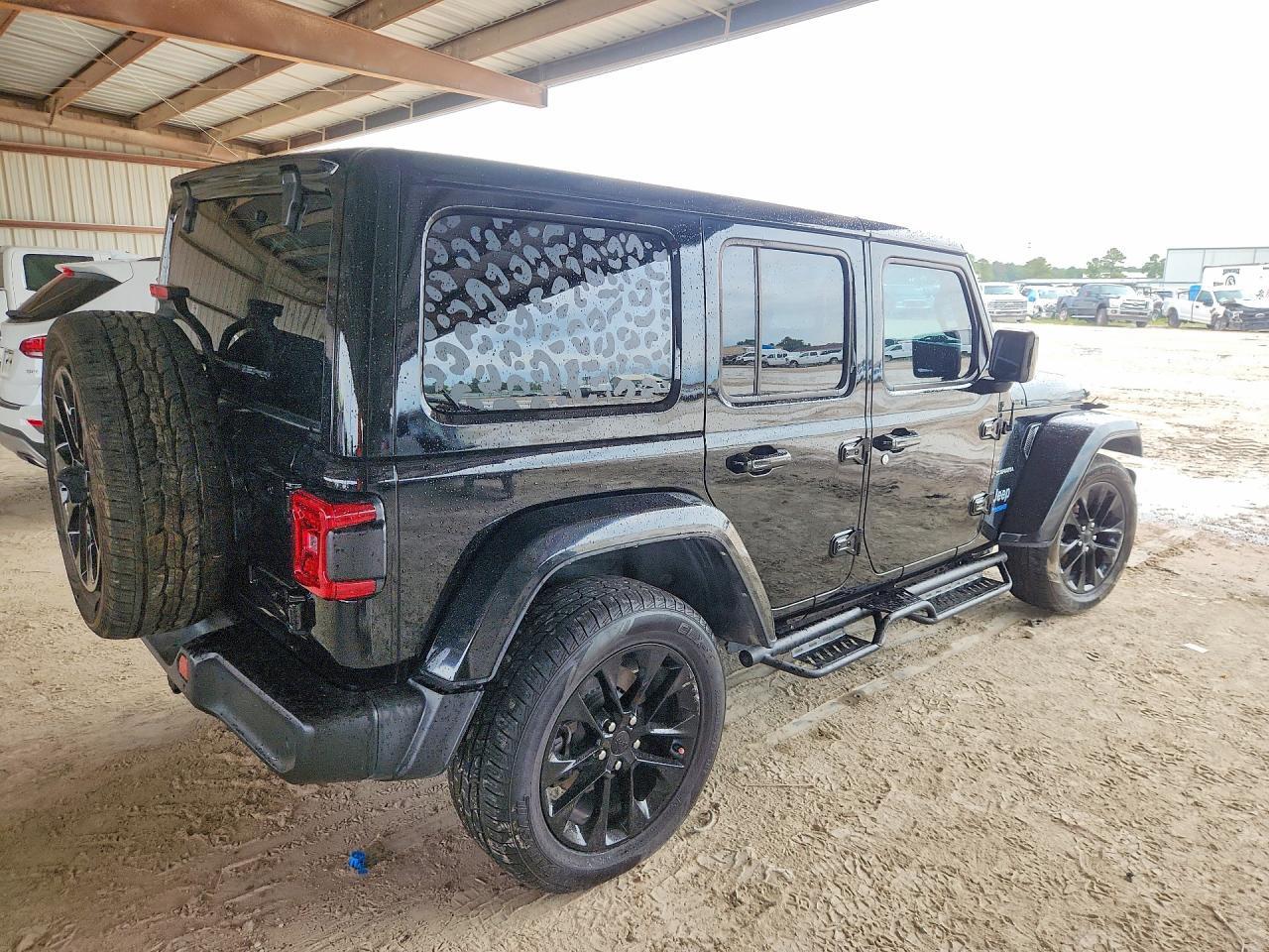 2021 Jeep Wrangler Unlimited Sahara 4Xe - Фото 3