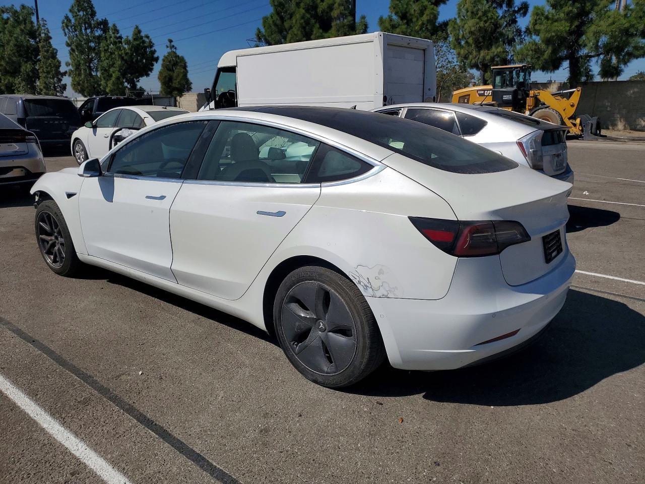2020 Tesla Model 3 - Фото 2