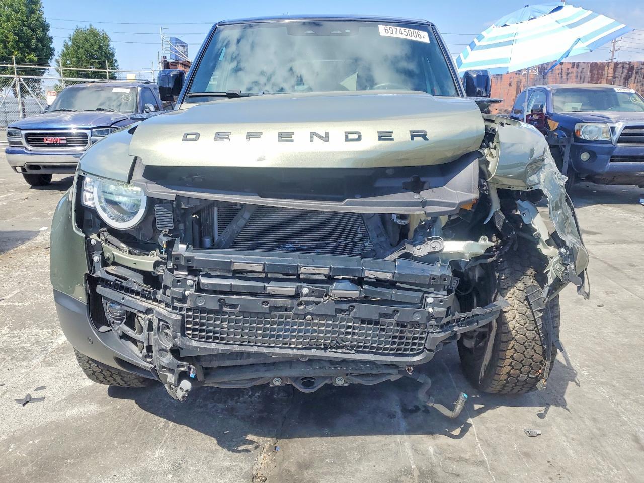 2023 Land Rover Defender 110 S - Image 5