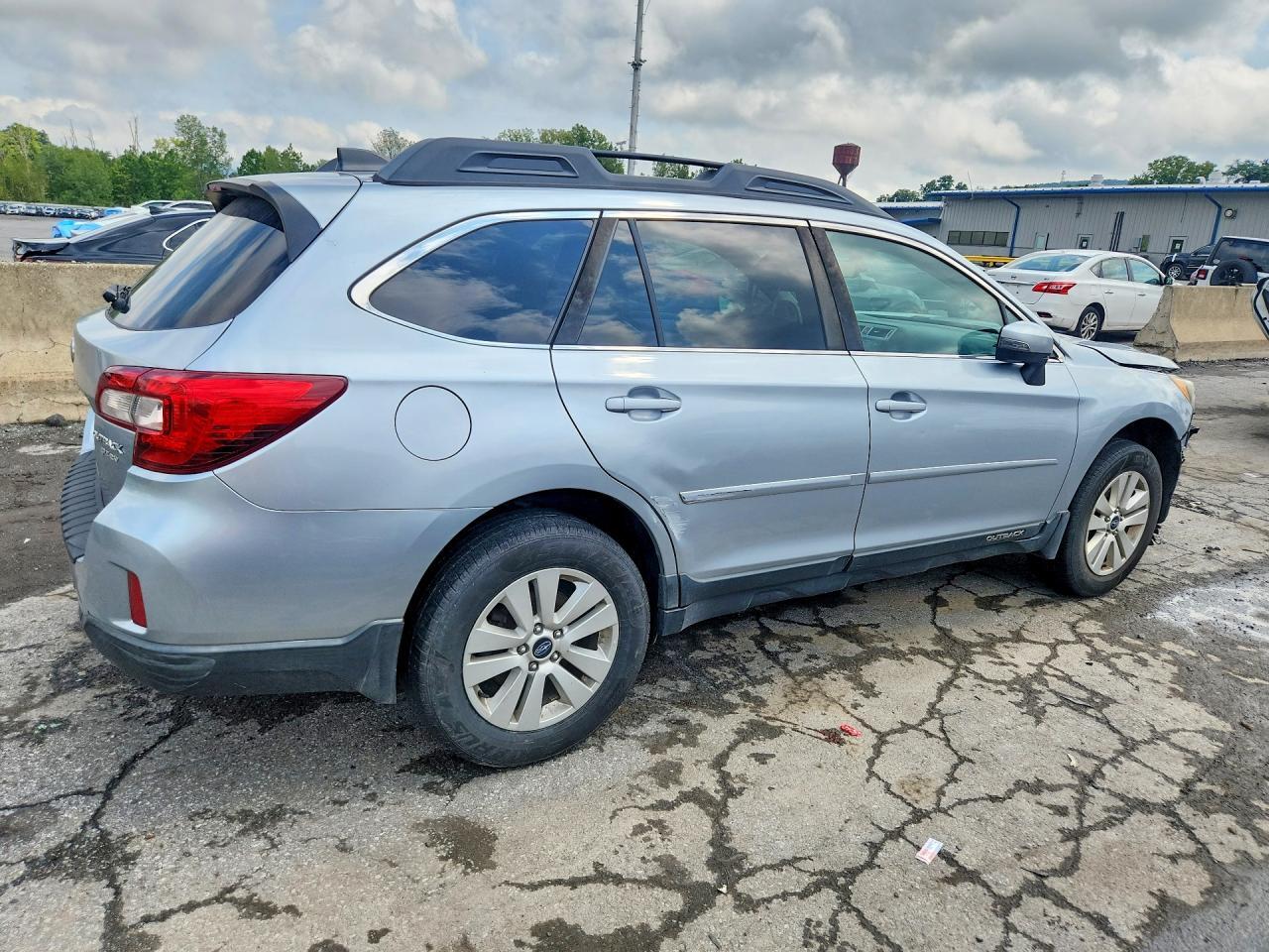 2017 Subaru Outback 2.5I Premium - Image 3