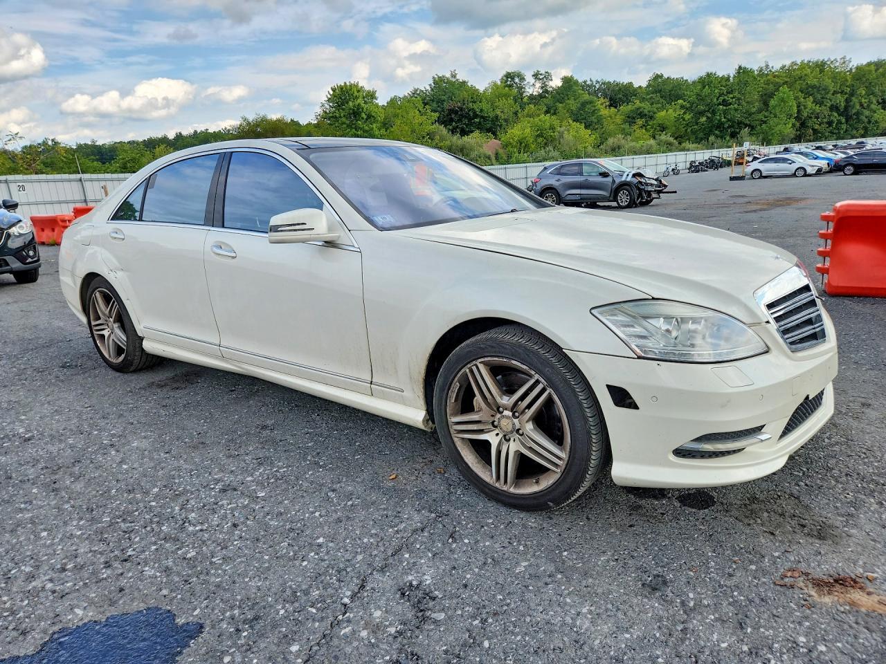 2013 Mercedes-Benz S 550 4Matic - Image 4