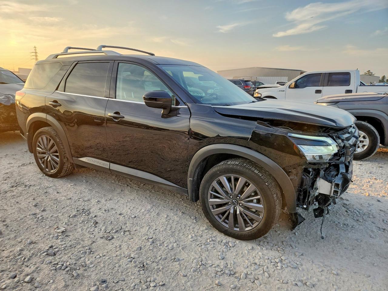2023 Nissan Pathfinder Sl - Фото 4