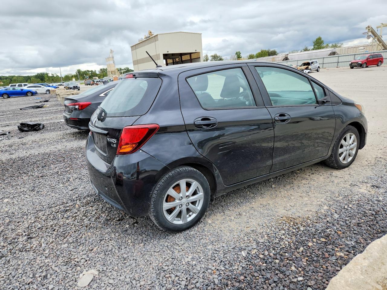 2016 Toyota Yaris 5-Door Le - Фото 3