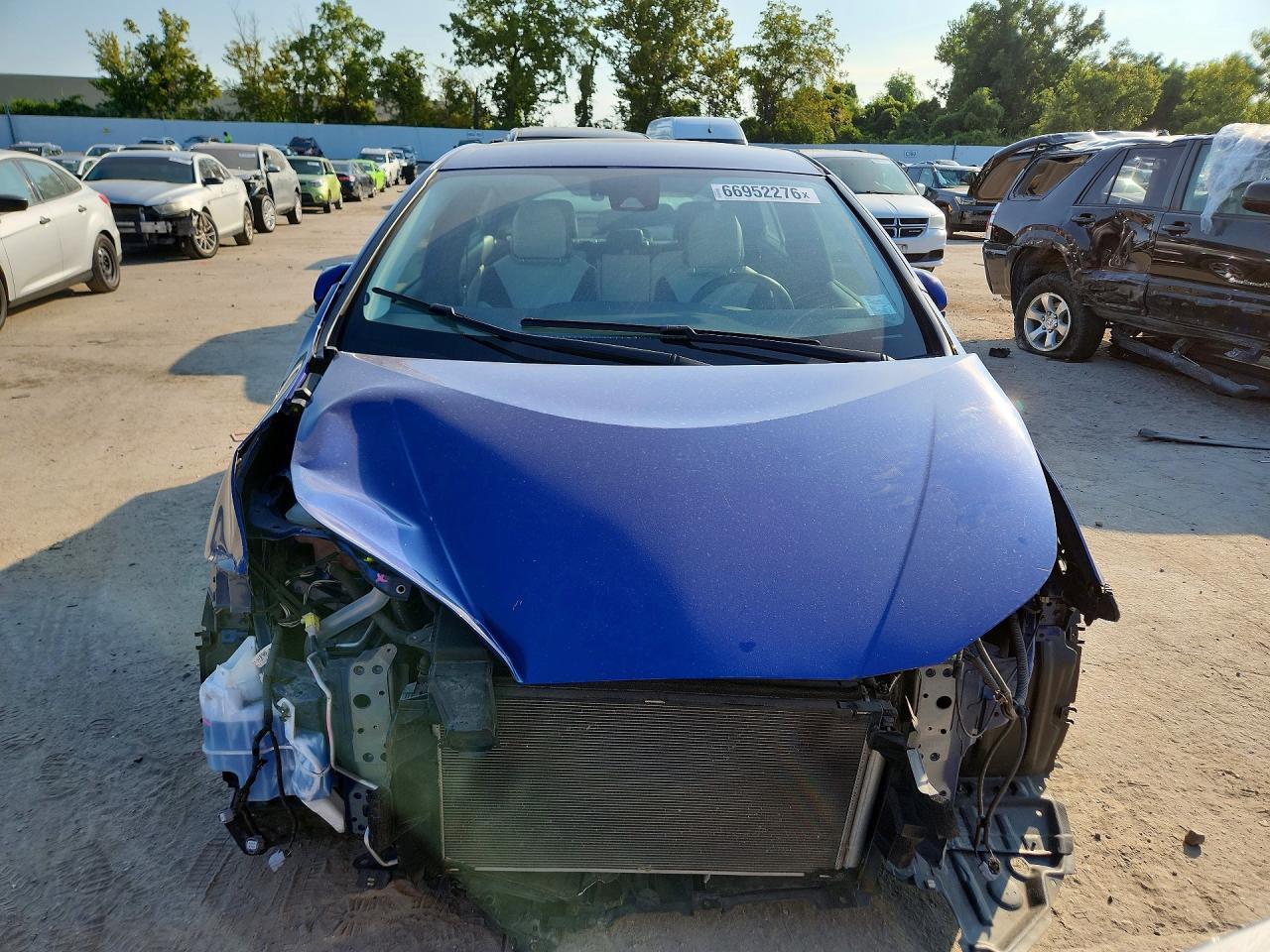2016 Toyota Prius Three Touring - Фото 5