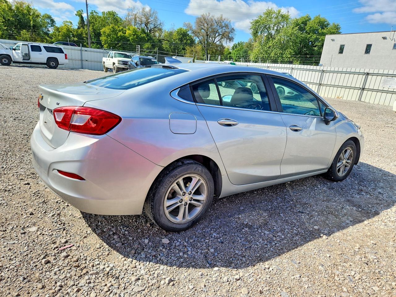 2018 Chevrolet Cruze Lt - Image 3