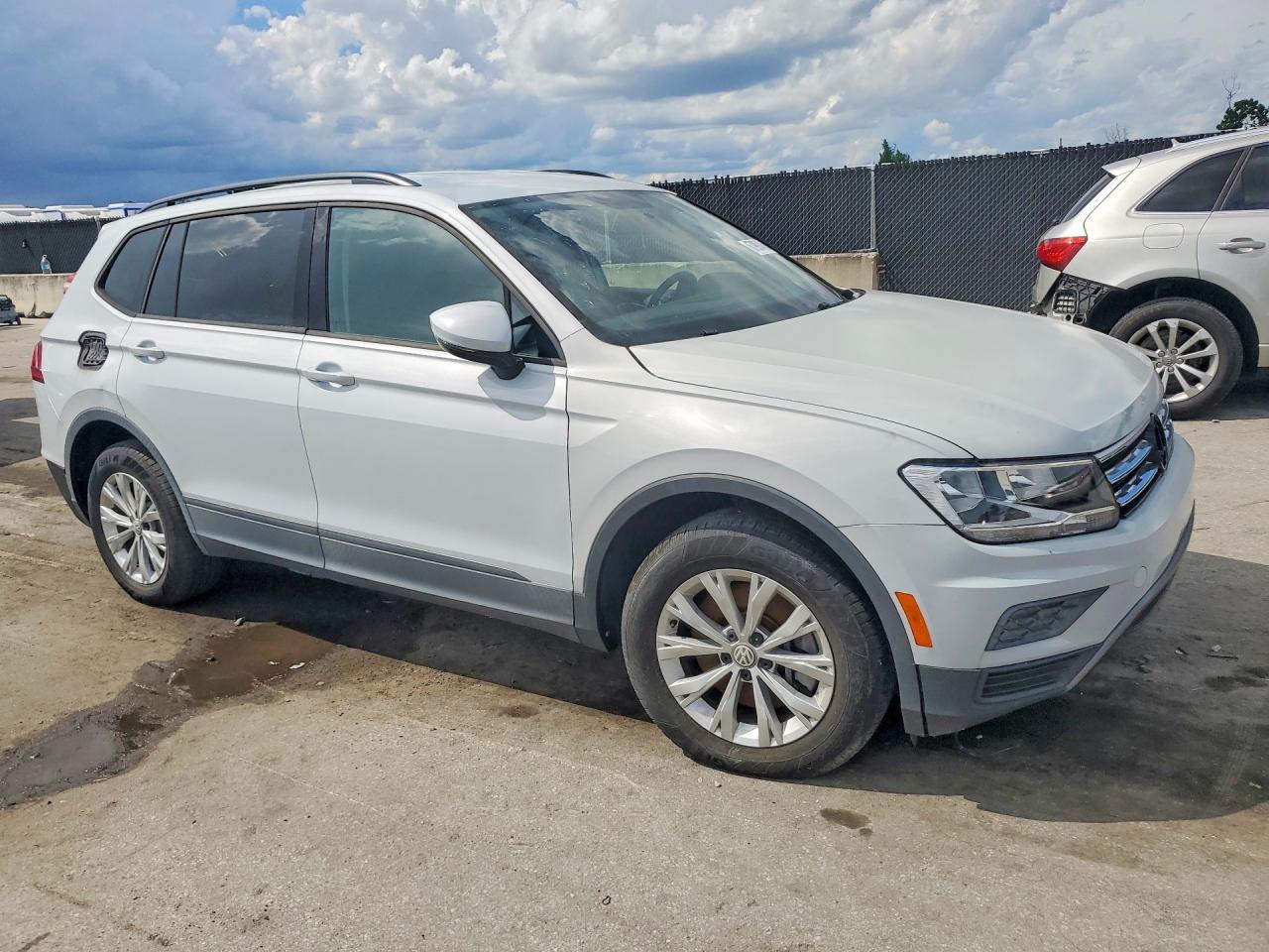 2019 Volkswagen Tiguan S - Image 4