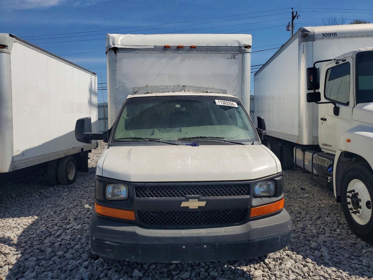 2014 Chevrolet Express - Box Truck - Image 5