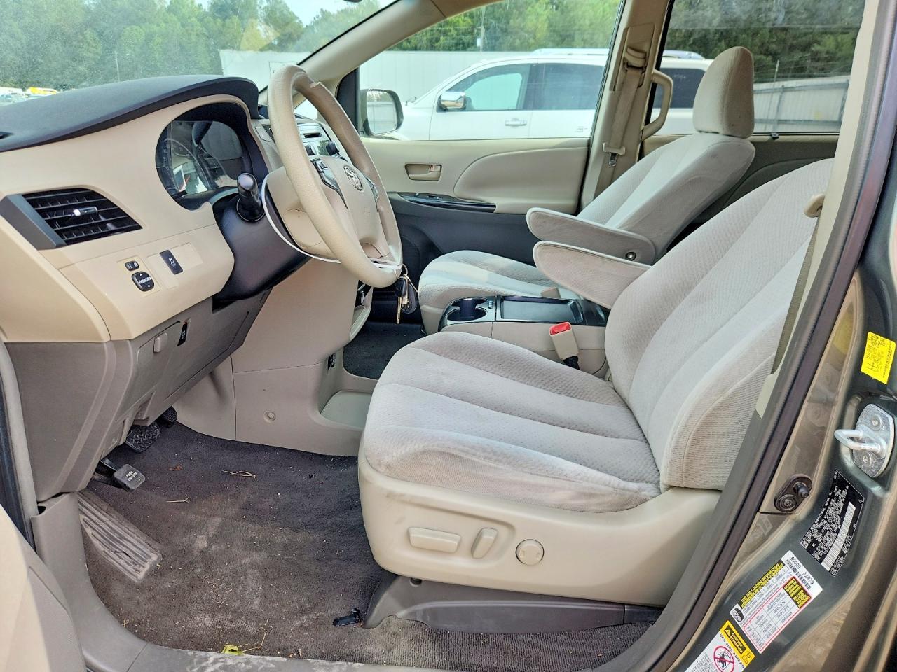 2011 Toyota Sienna Le - Фото 7