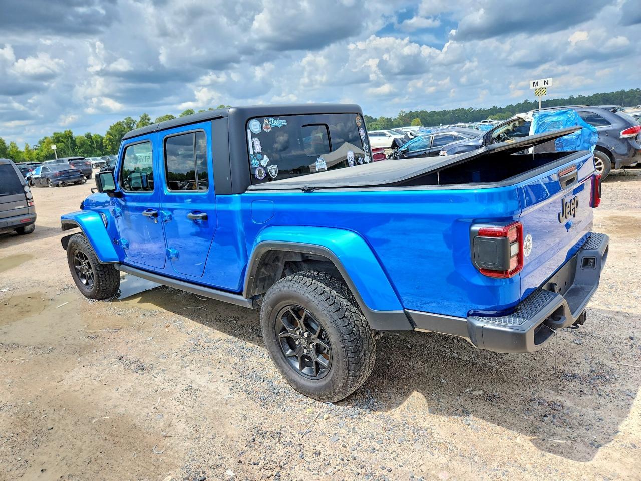 2024 Jeep Gladiator Sport - Image 2