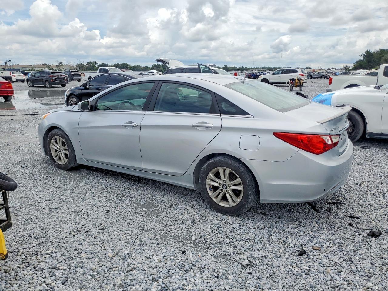2013 Hyundai Sonata Gls - Image 2