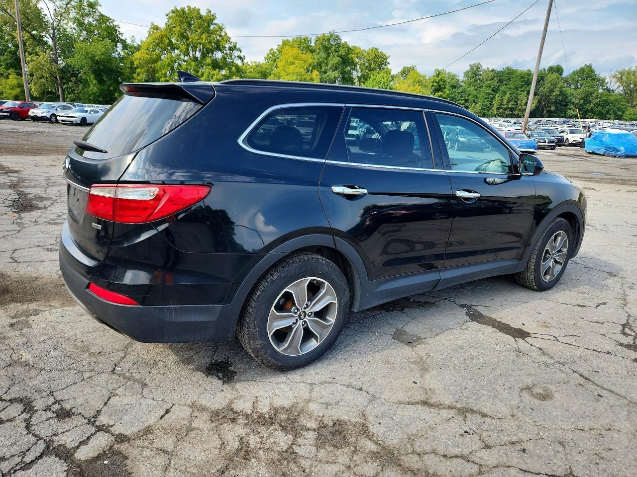 2013 Hyundai Santa Fe Gls - Image 3