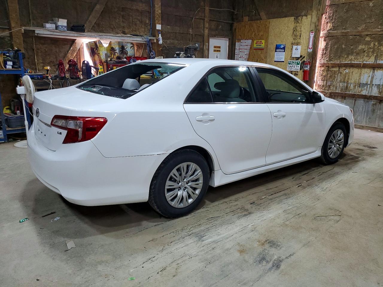 2014 Toyota Camry Le - Image 3