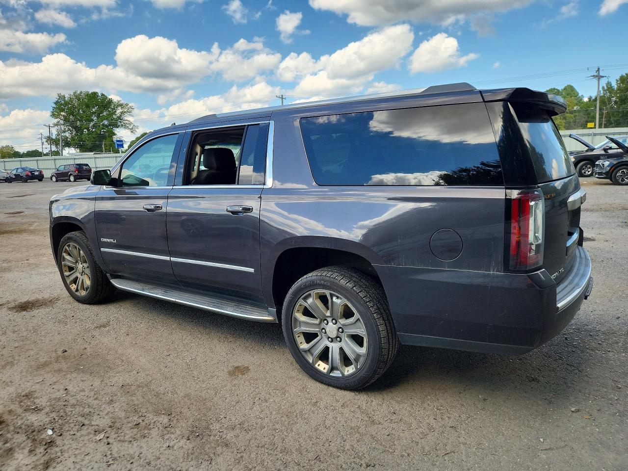 2017 GMC Yukon Xl Denali - Фото 2