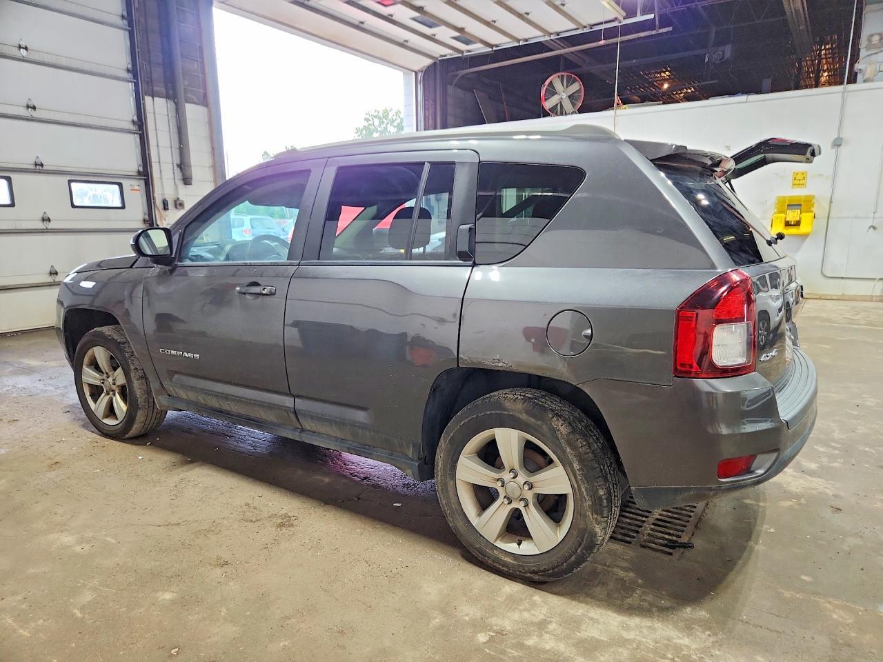 2016 Jeep Compass Sport - Фото 2