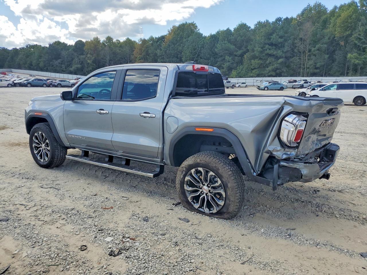 2025 GMC Canyon Denali - Image 2