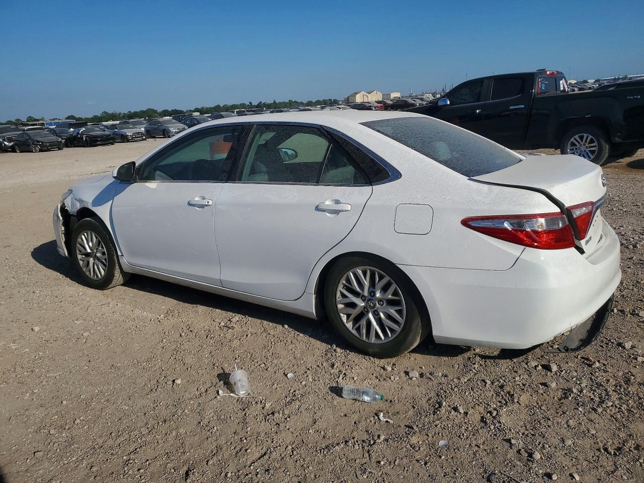 2017 Toyota Camry Le - Image 2