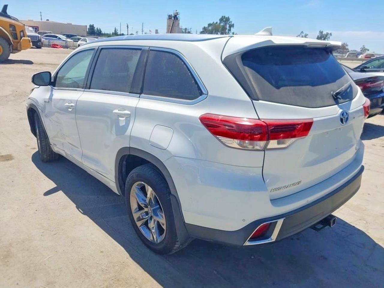 2019 Toyota Highlander Hybrid Limited Platinum - Фото 3