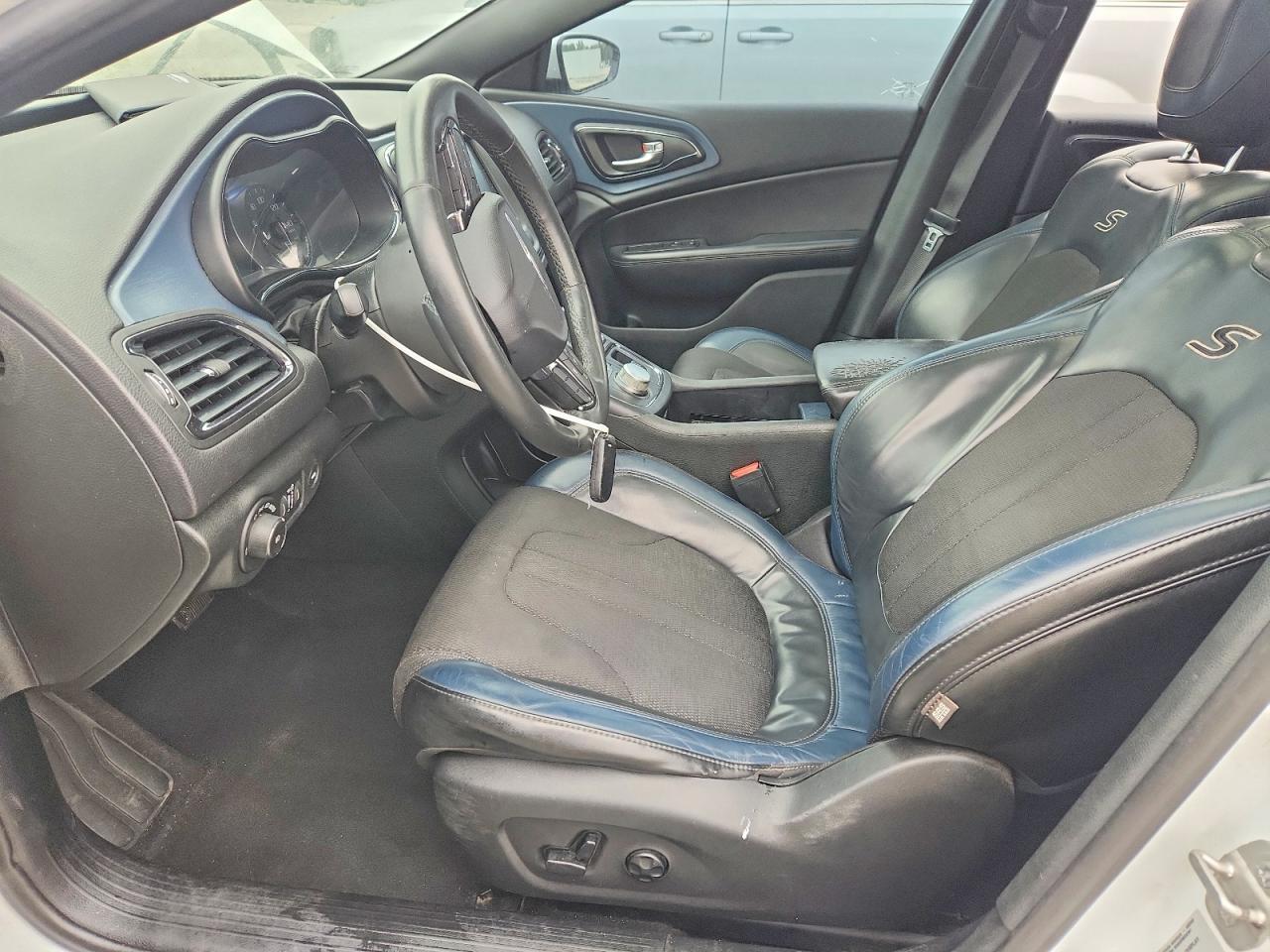 2015 Chrysler 200 S - Image 7