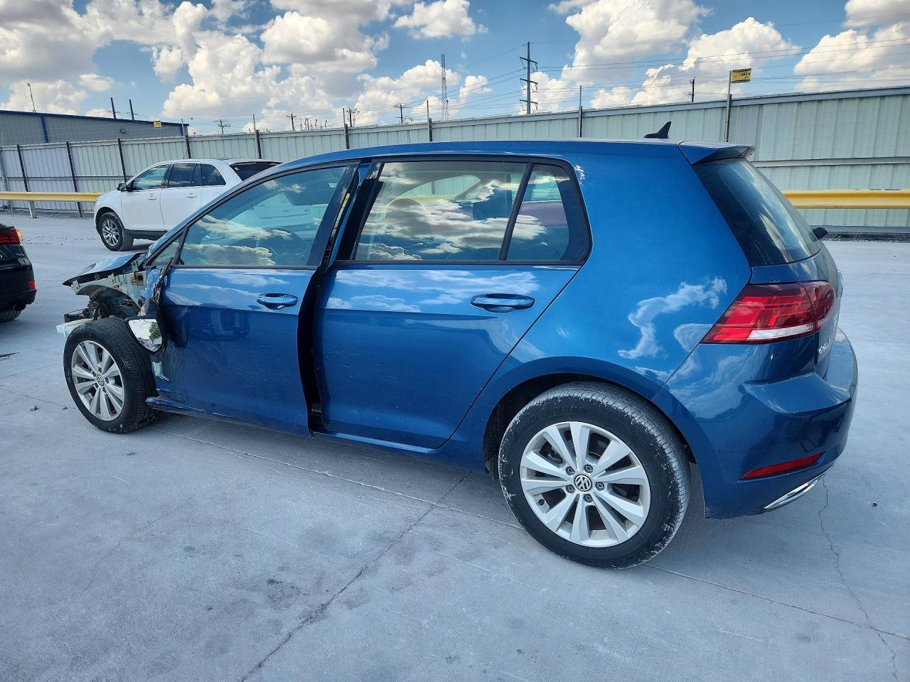 2020 Volkswagen Golf - Фото 2