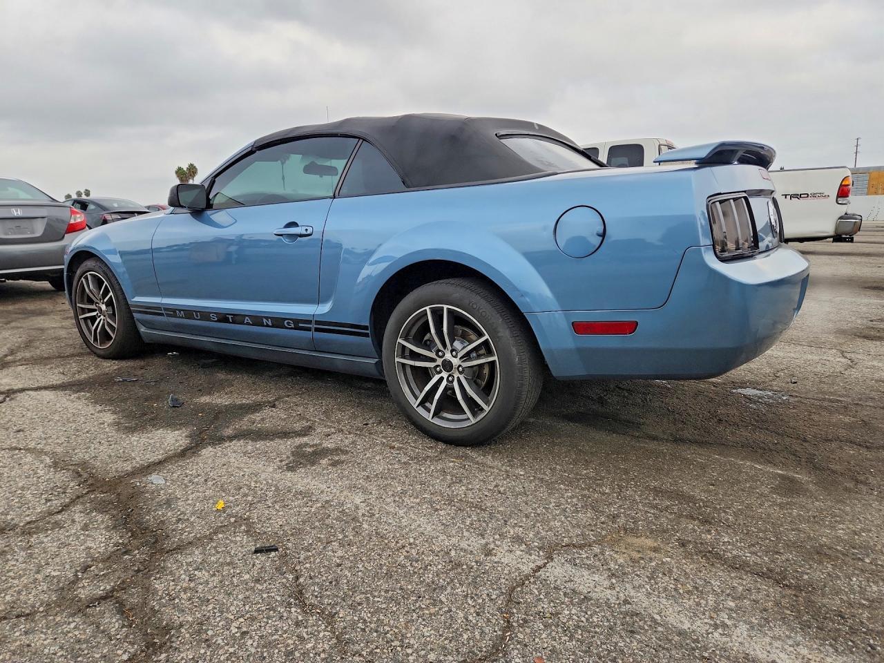 2005 Ford Mustang - Фото 2
