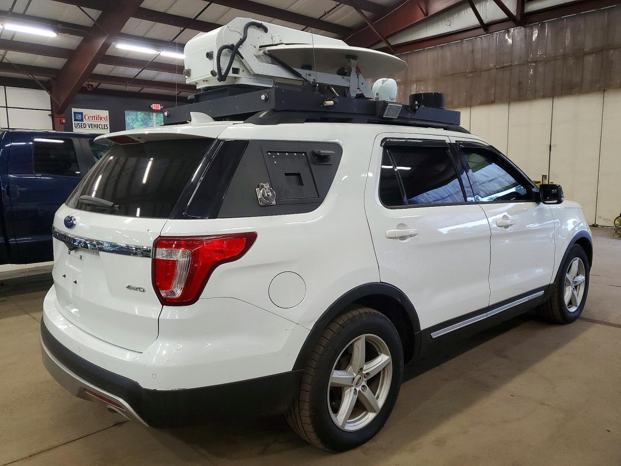 2017 Ford Explorer Xlt - Image 3