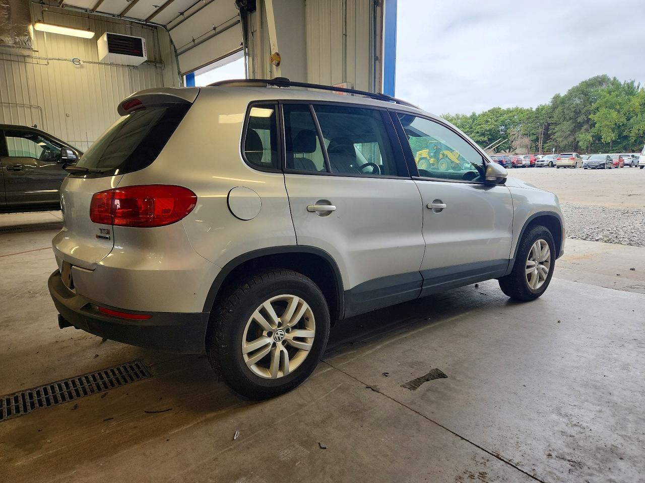 2016 Volkswagen Tiguan S - Image 3
