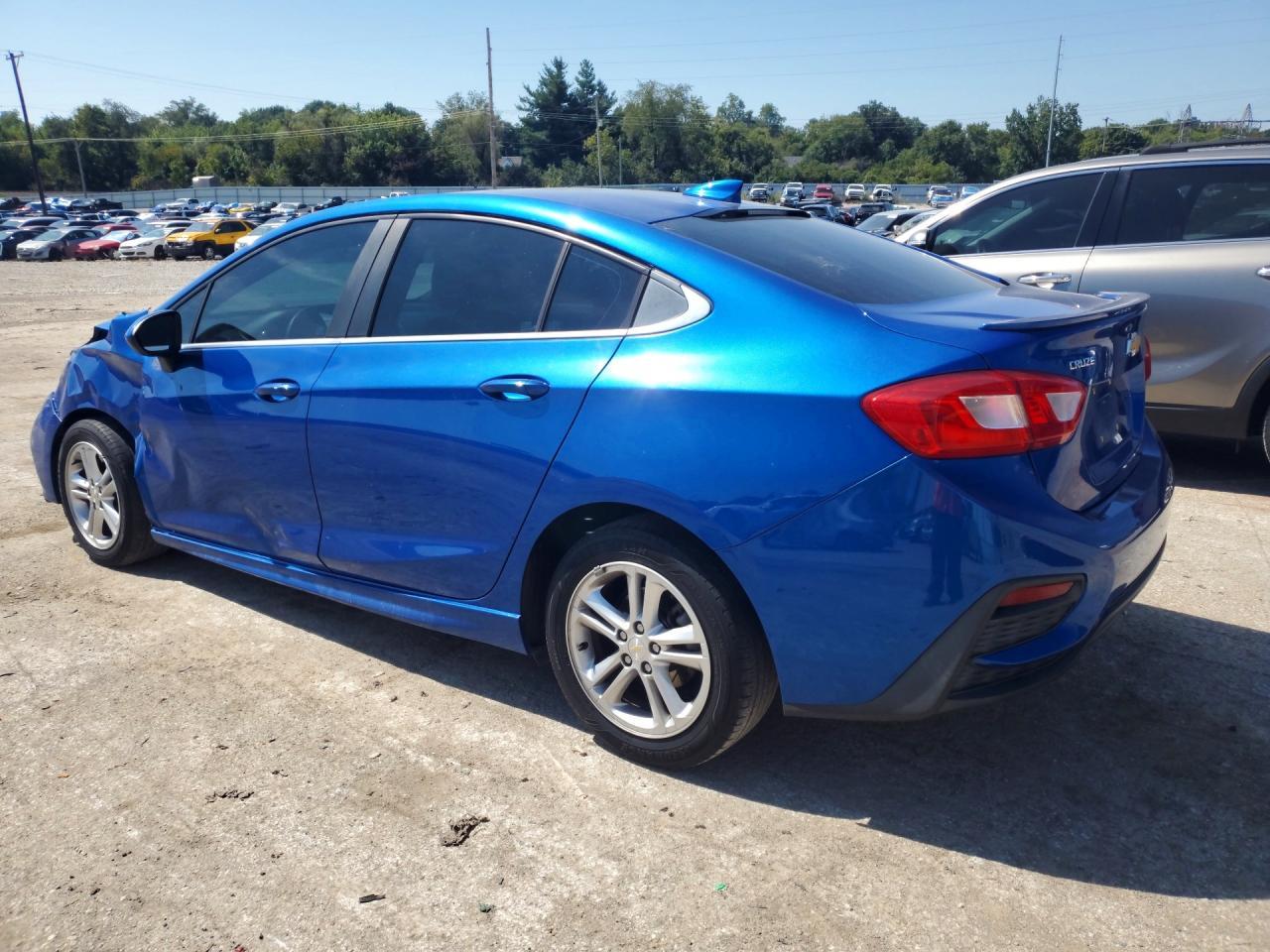 2016 Chevrolet Cruze Lt - Image 2