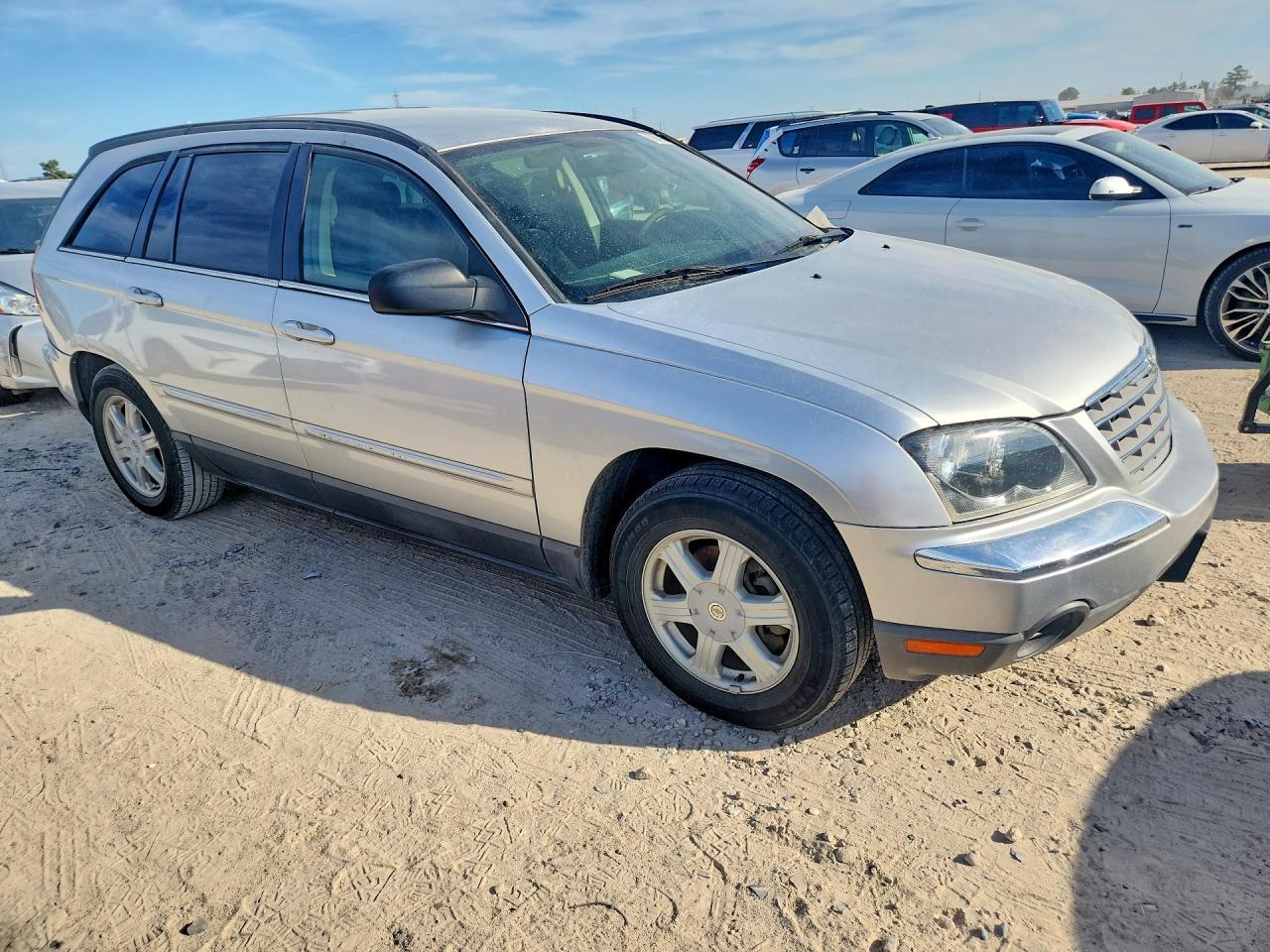 2005 Chrysler Pacifica Touring - Image 4