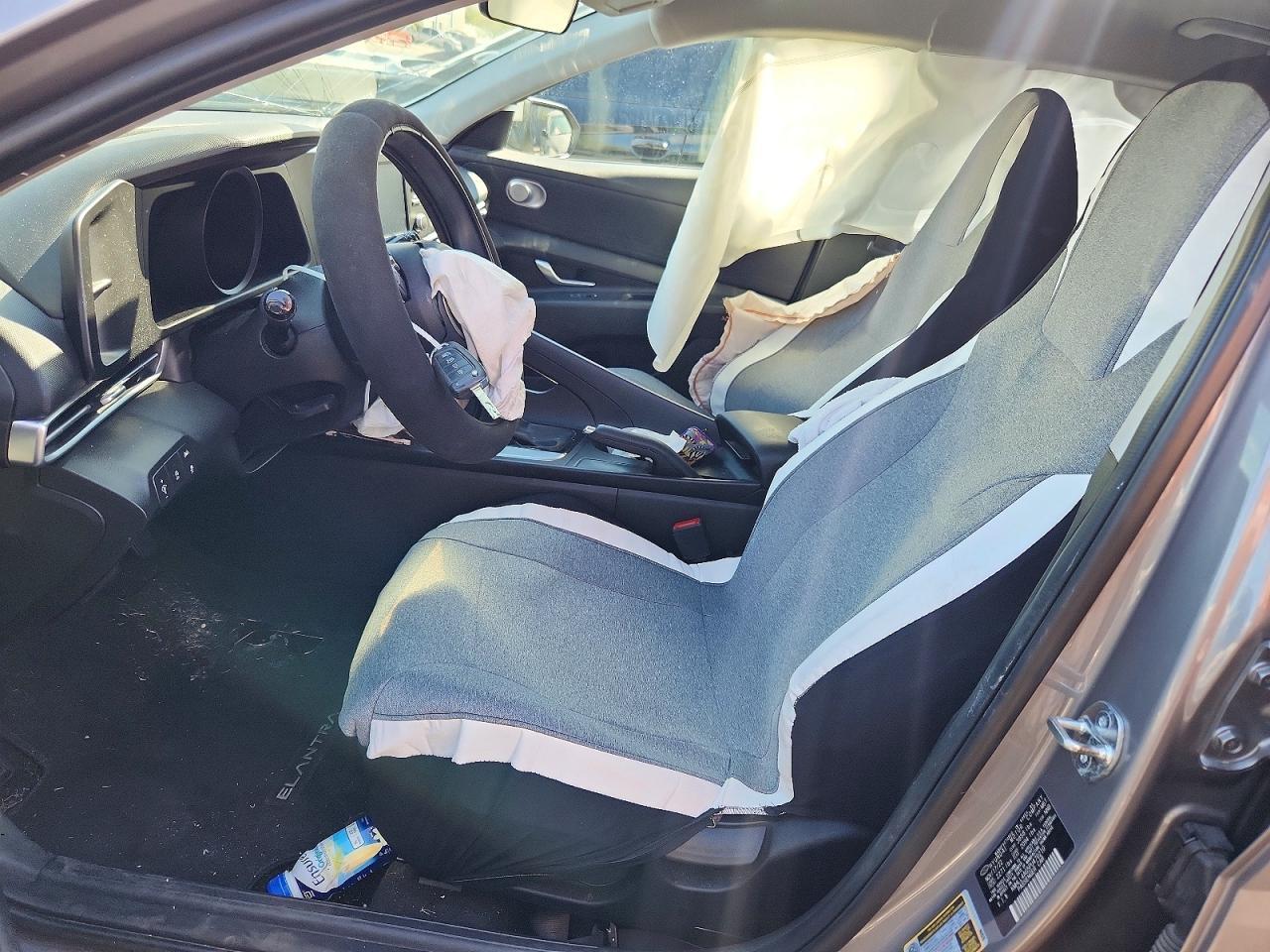2023 Hyundai Elantra Se - Image 7