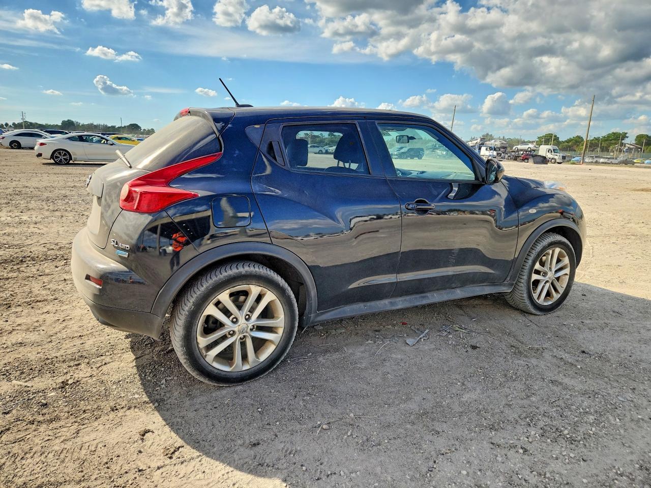 2013 Nissan Juke S - Фото 3