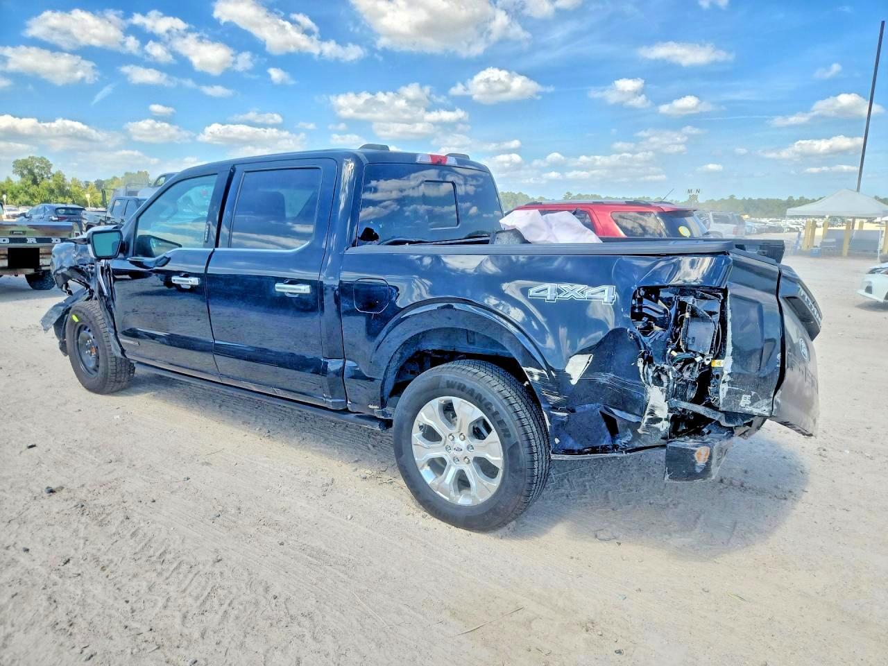 2026 Ford F150 Platinum - Фото 2
