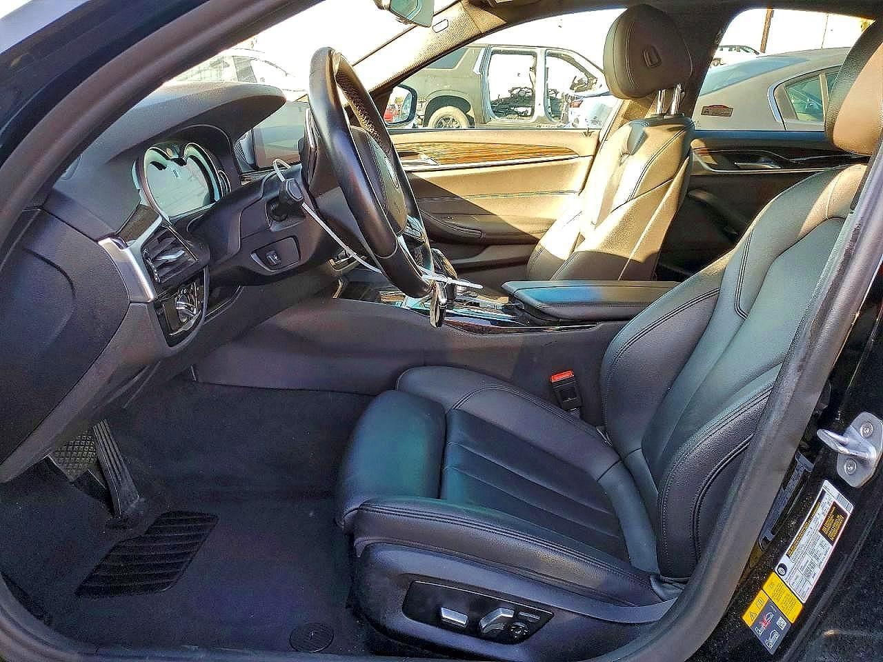 2019 BMW 530E - Фото 7