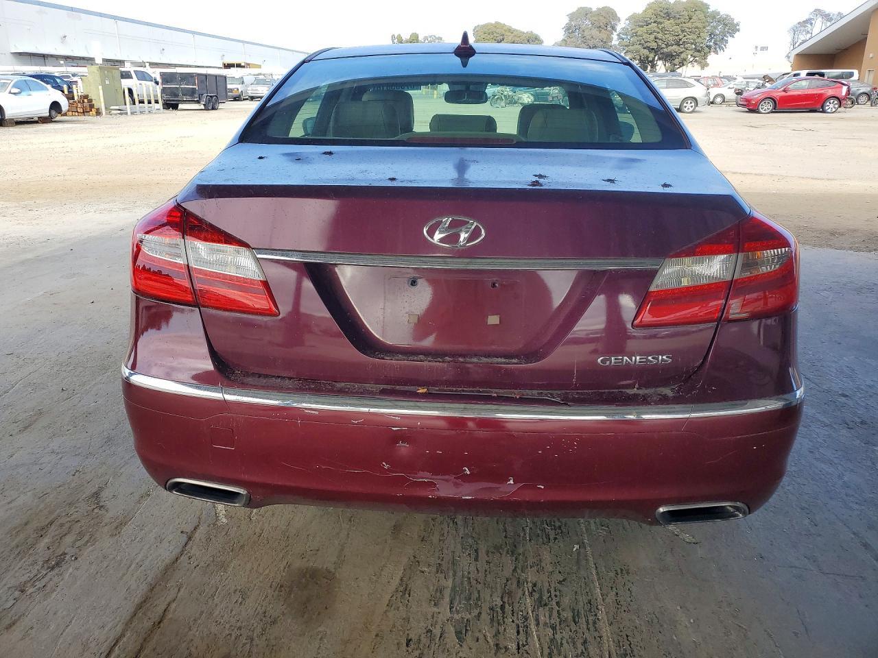 2012 Hyundai Genesis 3.8L - Фото 6