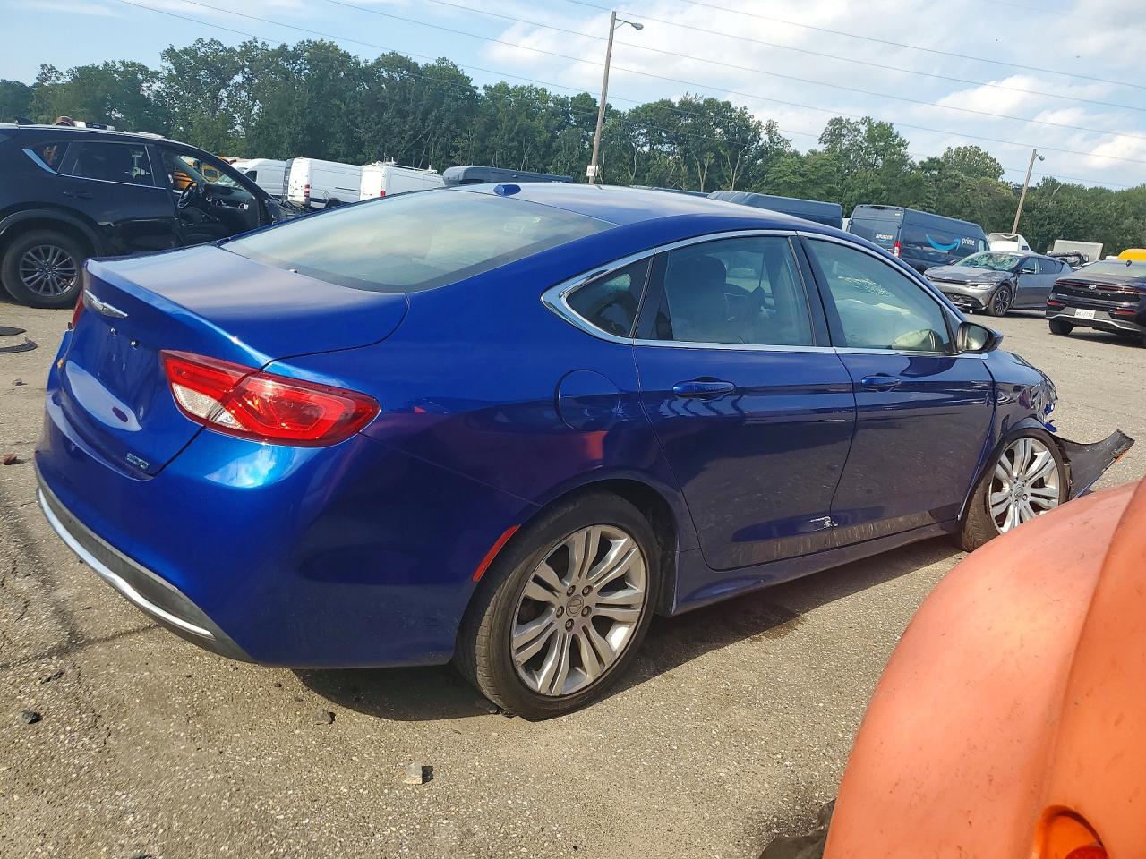 2015 Chrysler 200 Limited - Image 3
