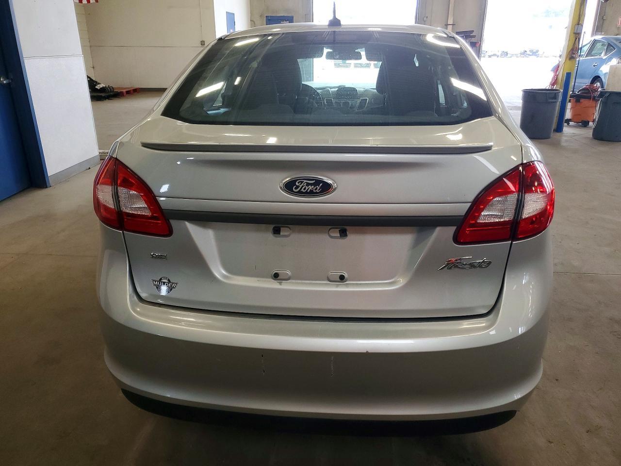 2013 Ford Fiesta Se - Фото 6