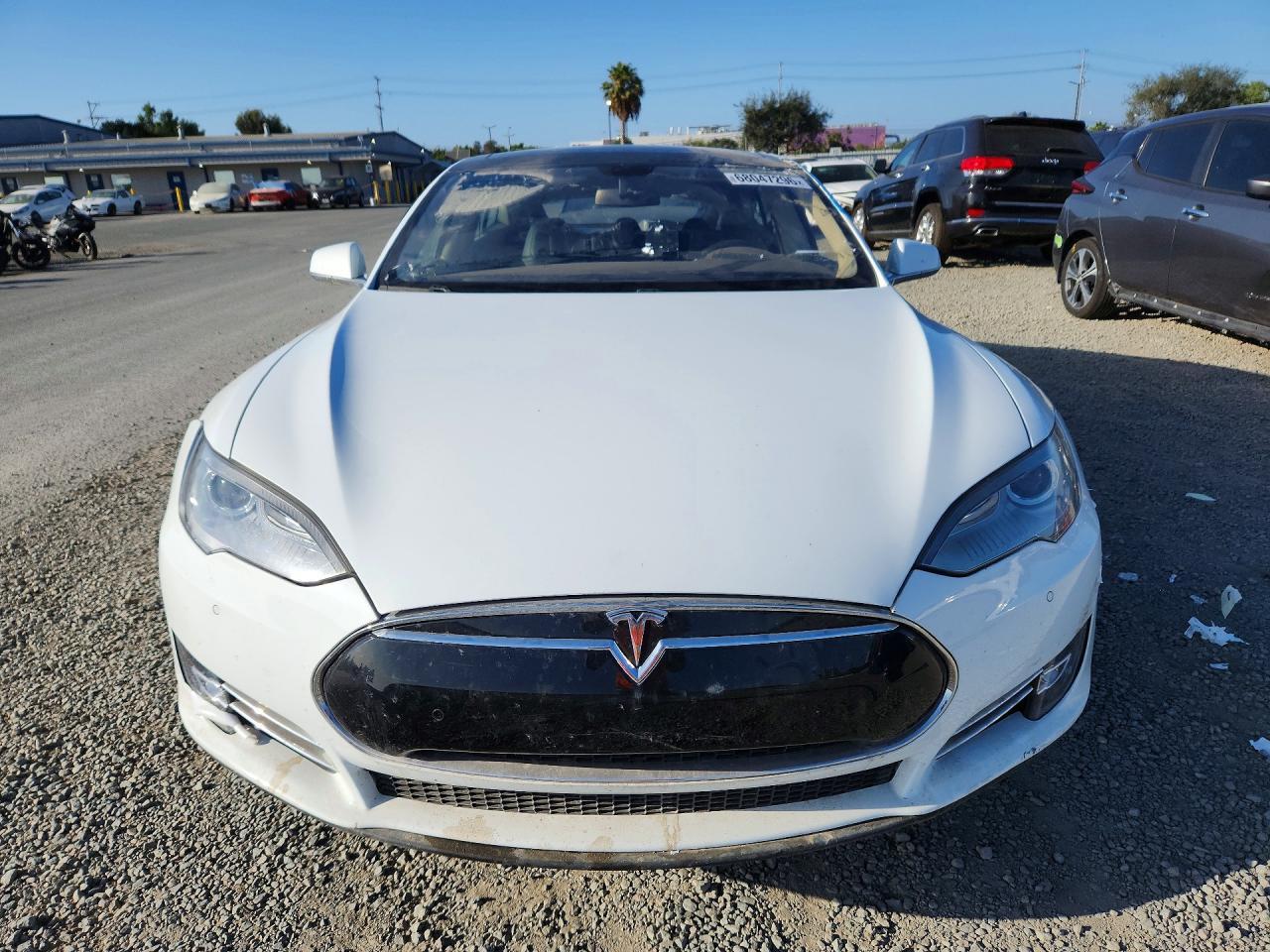 2014 Tesla Model S - Image 5
