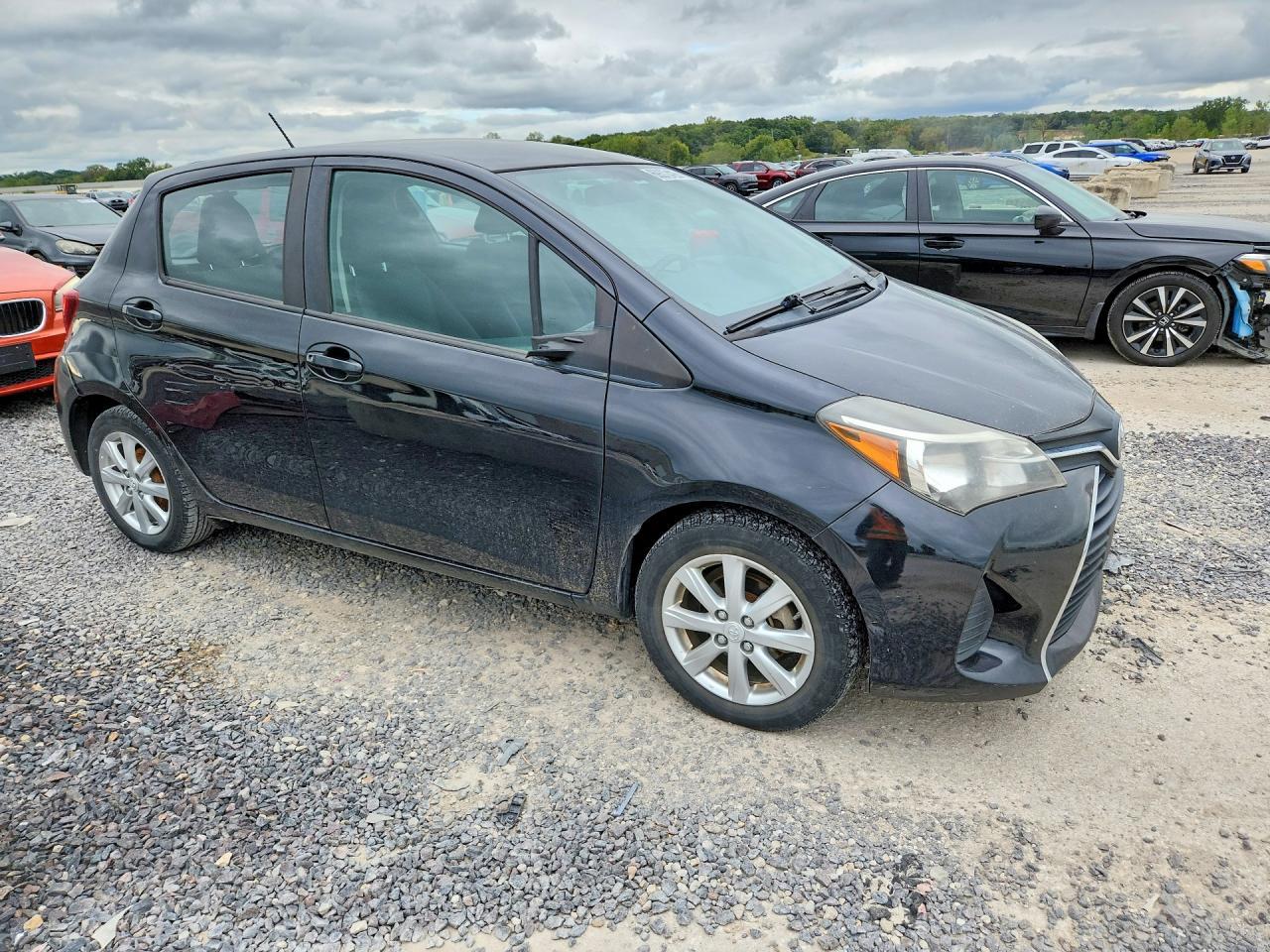 2016 Toyota Yaris 5-Door Le - Фото 4