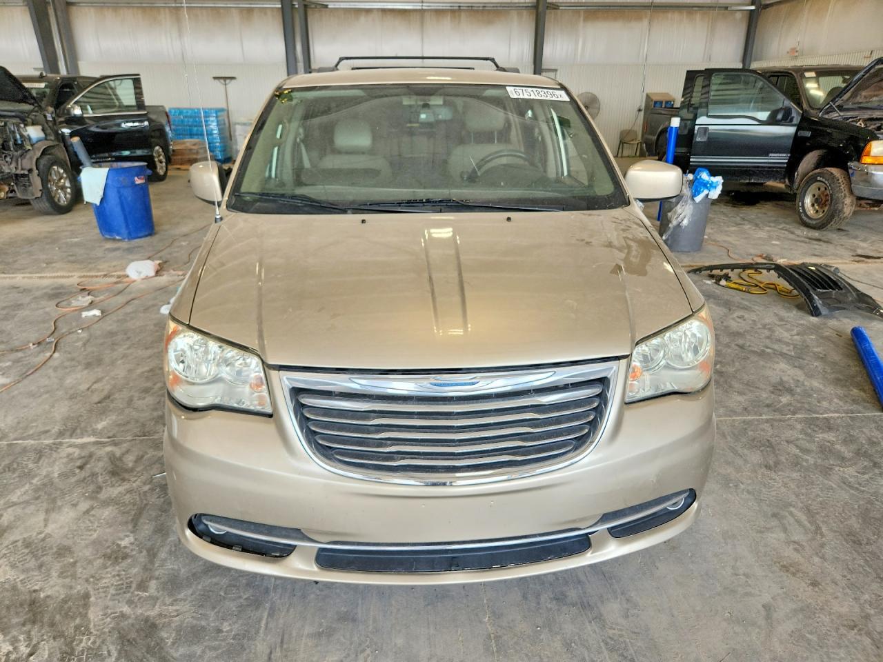 2012 Chrysler Town & Country Touring - Фото 5