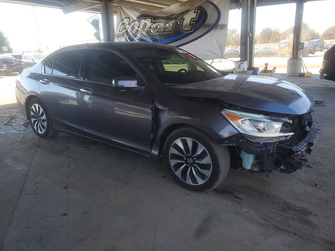 2017 Honda Accord Hybrid Exl - Image 4